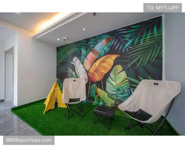 瑞安·洛赫特家里泳池比我家客厅还大，训练完直接开香槟泡着