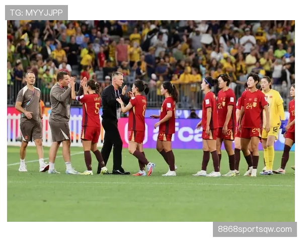 假摔判罚的判定标准与裁判视角解析